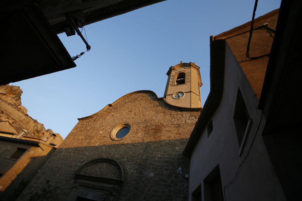 Sendero en un bosque  El contenido generado por IA puede ser incorrecto.