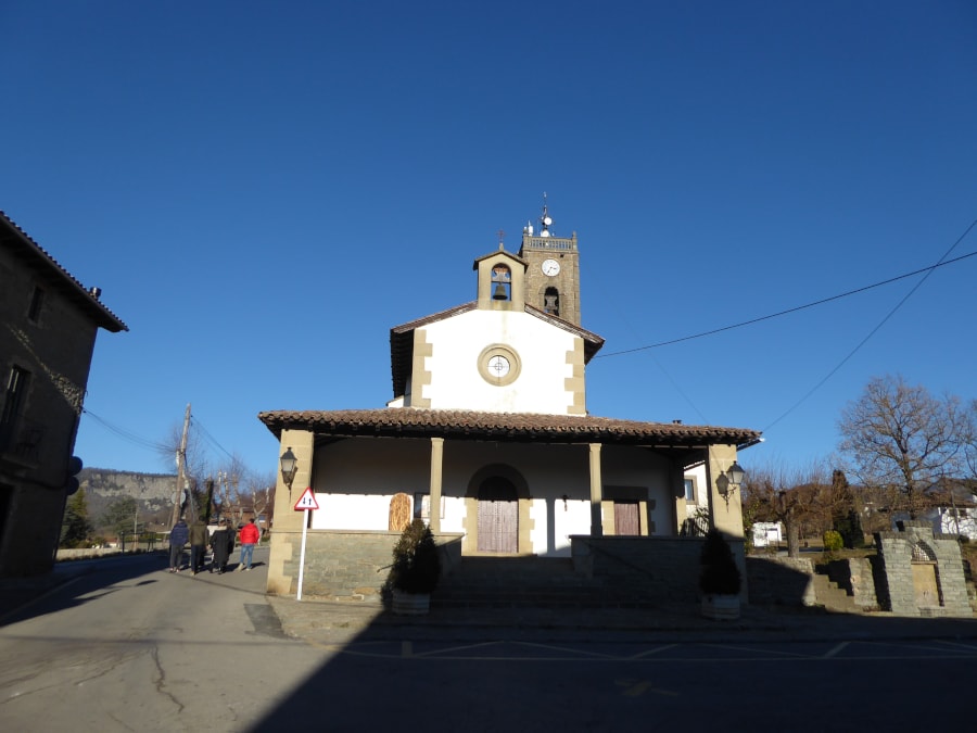 Sendero en un bosque  El contenido generado por IA puede ser incorrecto.